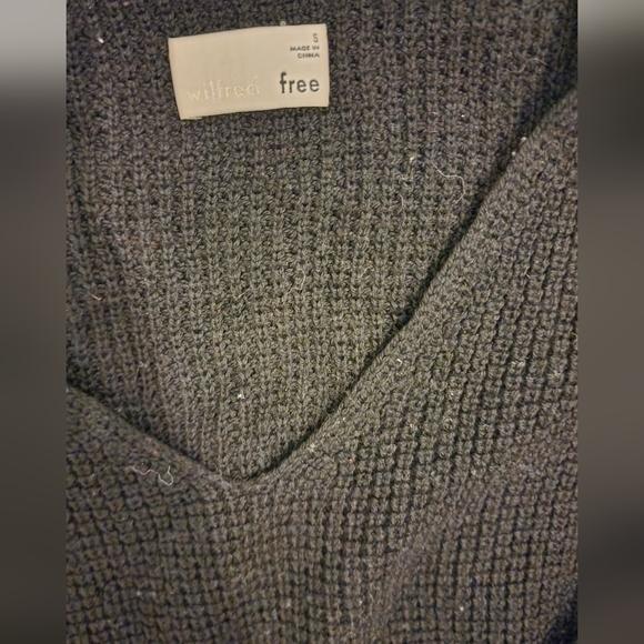 Aritzia Wilfred sweater - Picture 2 of 2